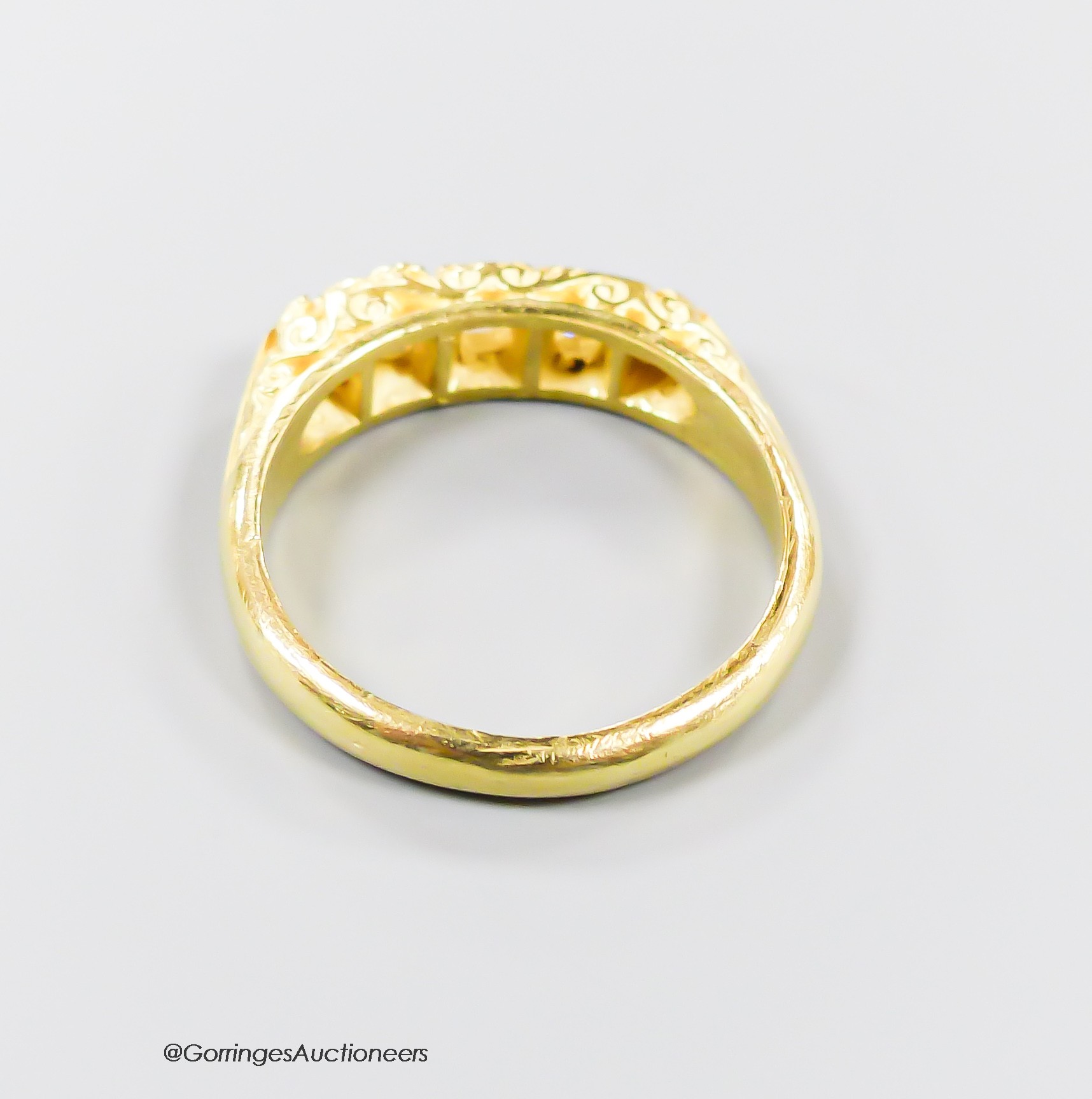 A modern Victorian style 18ct gold and graduated five stone diamond ring, size N, gross 5.3 grams.
